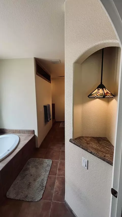 Bath - 2177 Cadjew St, Redding, CA 96003 photo 1 of 16