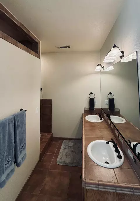 Bath - 2177 Cadjew St, Redding, CA 96003 photo 6 of 16
