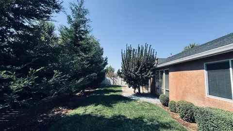 Exterior - 2177 Cadjew St, Redding, CA 96003 photo 19 of 23