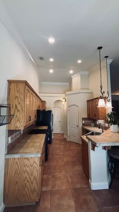 Kitchen - 2177 Cadjew St, Redding, CA 96003 photo 4 of 6