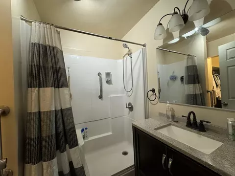 Bath - 165 S Spring St, Blythe, CA 92225 photo 1 of 6