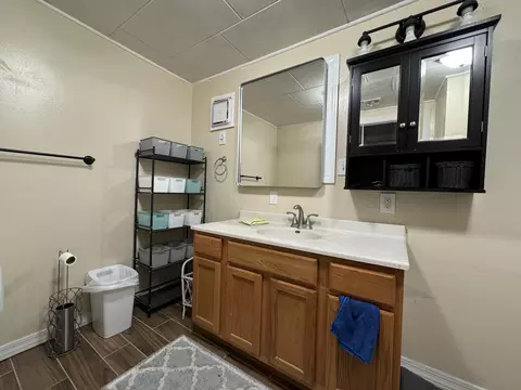 Bath - 165 S Spring St, Blythe, CA 92225 photo 4 of 6