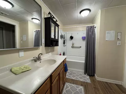 Bath - 165 S Spring St, Blythe, CA 92225 photo 3 of 6