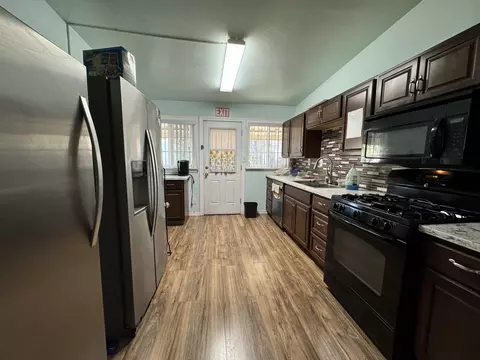 Kitchen - 165 S Spring St, Blythe, CA 92225 photo 4 of 5