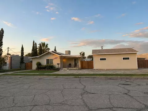 Exterior - 165 S Spring St, Blythe, CA 92225 photo 1 of 8