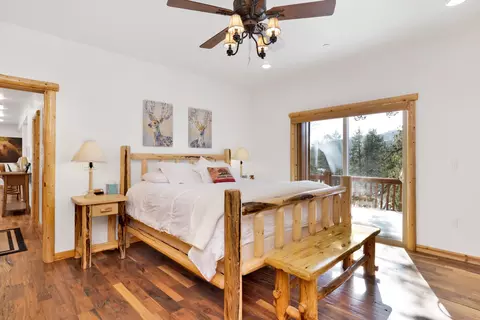 Bedroom - 39737 Flicker Rd, Fawnskin, CA 92333 photo 2 of 9