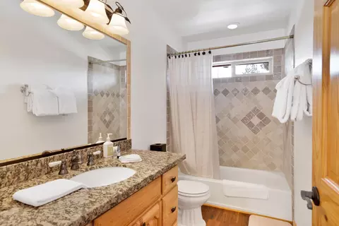 Bath - 39737 Flicker Rd, Fawnskin, CA 92333 photo 3 of 4
