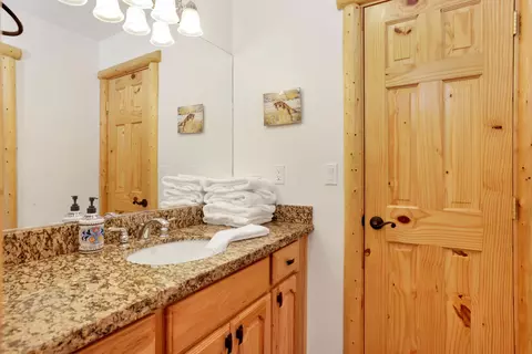 Bath - 39737 Flicker Rd, Fawnskin, CA 92333 photo 4 of 4
