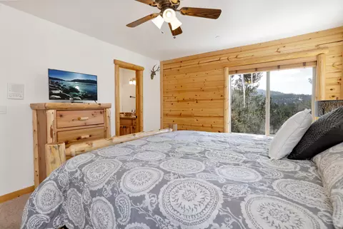 Bedroom - 39737 Flicker Rd, Fawnskin, CA 92333 photo 7 of 9