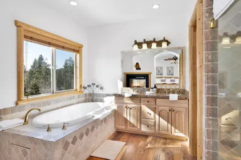 Bath - 39737 Flicker Rd, Fawnskin, CA 92333 photo 2 of 4