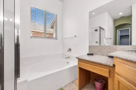 Bath - 49599 Wayne St, Indio, CA 92201 photo 2 of 5