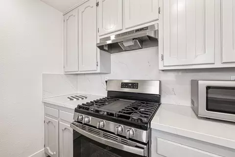 Kitchen - 6829 Palisade Way, Yucca Valley, CA 92284 photo 3 of 4