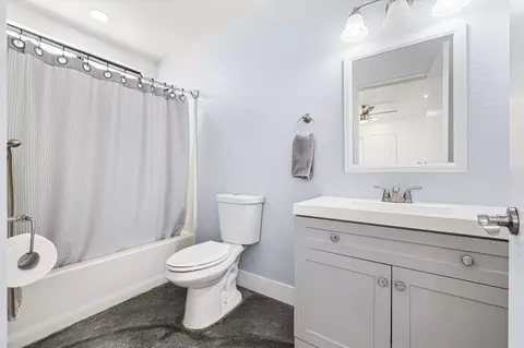 Bath - 6829 Palisade Way, Yucca Valley, CA 92284 photo 2 of 2