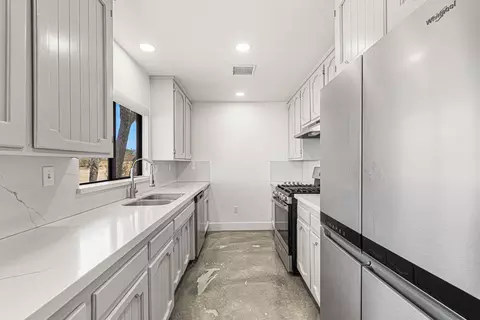 Kitchen - 6829 Palisade Way, Yucca Valley, CA 92284 photo 2 of 4