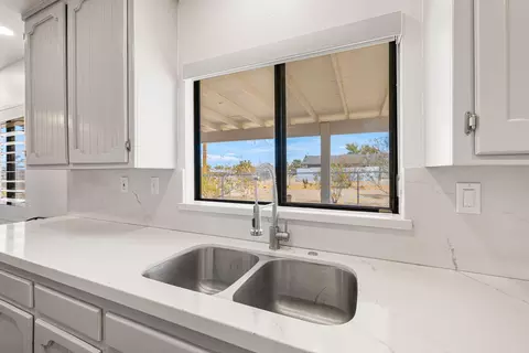 Kitchen - 6829 Palisade Way, Yucca Valley, CA 92284 photo 4 of 4