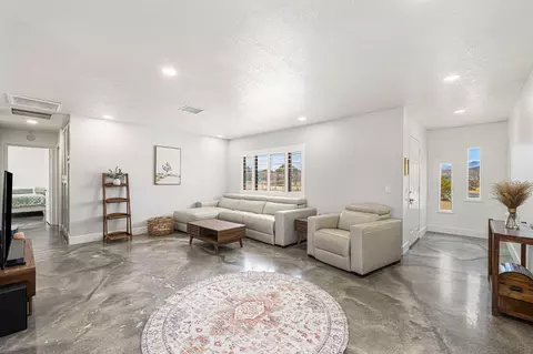 Living - 6829 Palisade Way, Yucca Valley, CA 92284 photo 4 of 7