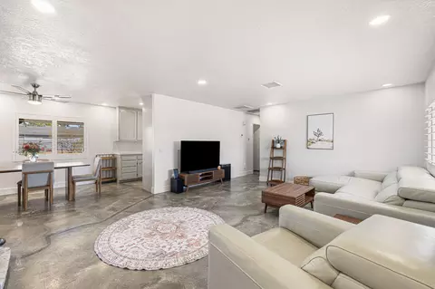 Living - 6829 Palisade Way, Yucca Valley, CA 92284 photo 3 of 7