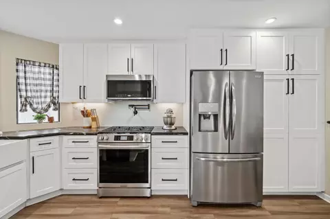 Kitchen - 45558 Indian River Rd, Indio, CA 92201 photo 3 of 4