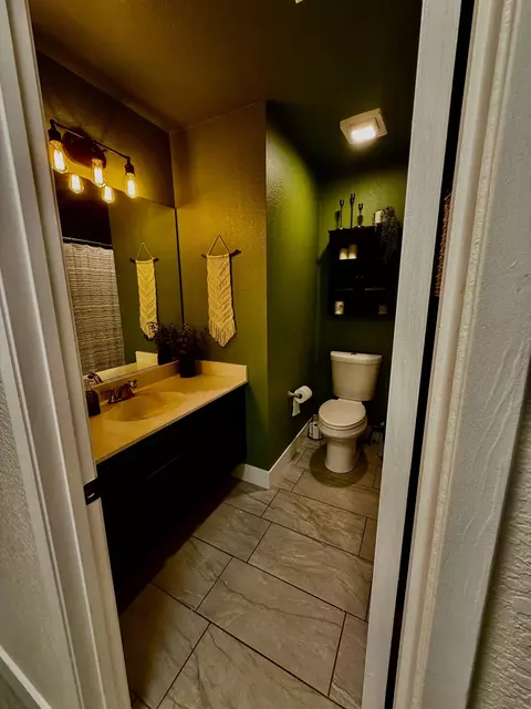 Bath - 80940 Granby Ave S, Indio, CA 92201 photo 1 of 4