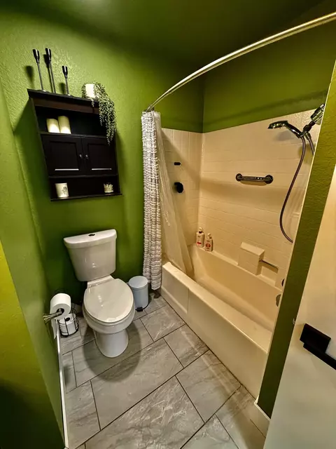Bath - 80940 Granby Ave S, Indio, CA 92201 photo 2 of 4