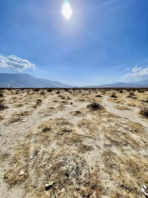 . Vía Real, Desert Hot Springs, CA 92240