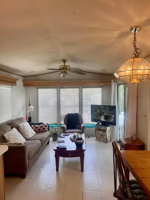 7484 Kickapoo Trl, Yucca Valley, CA 92284 photo 11
