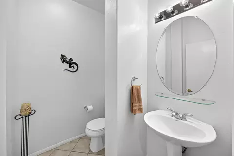 Bath - 82575 Grant Dr, Indio, CA 92201 photo 5 of 5