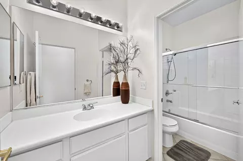 Bath - 82575 Grant Dr, Indio, CA 92201 photo 4 of 5