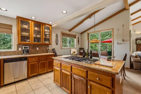 Kitchen - 55370 Silver Tip Ln, Idyllwild, CA 92549 photo 4 of 5