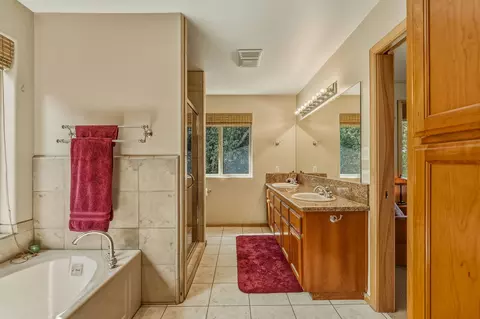 Bath - 55370 Silver Tip Ln, Idyllwild, CA 92549 photo 4 of 6