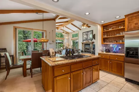 Kitchen - 55370 Silver Tip Ln, Idyllwild, CA 92549 photo 3 of 5