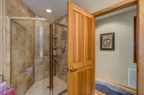 Bath - 55370 Silver Tip Ln, Idyllwild, CA 92549 photo 2 of 6