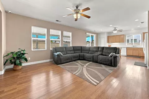 Living - 41367 Farmer Ct, Indio, CA 92203 photo 5 of 7