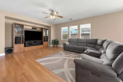 Living - 41367 Farmer Ct, Indio, CA 92203 photo 4 of 7
