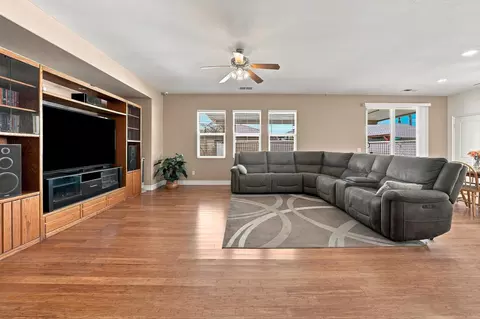 Living - 41367 Farmer Ct, Indio, CA 92203 photo 3 of 7