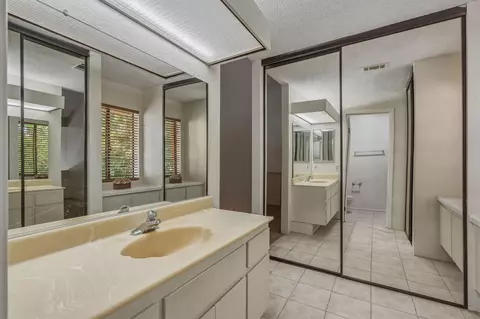 Bath - 48255 Monroe St, Indio, CA 92201 photo 4 of 6