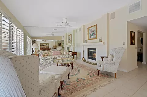 Living - 44 Maximo Way, Palm Desert, CA 92260 photo 2 of 4