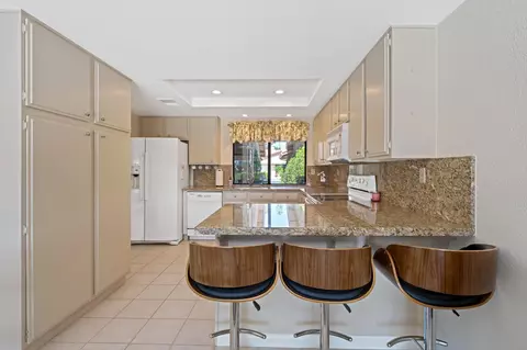 Kitchen - 44 Maximo Way, Palm Desert, CA 92260 photo 2 of 4