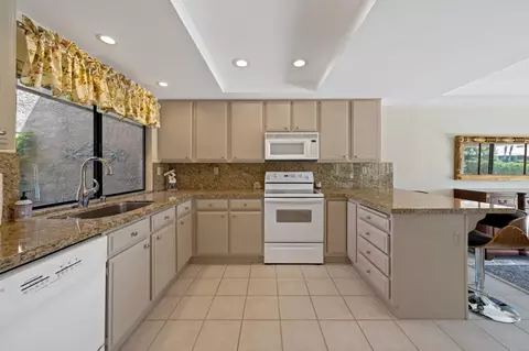 Kitchen - 44 Maximo Way, Palm Desert, CA 92260 photo 3 of 4