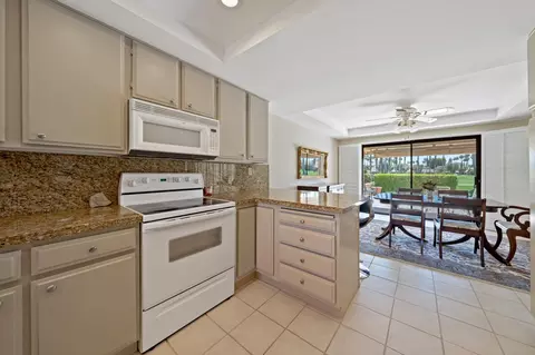 Kitchen - 44 Maximo Way, Palm Desert, CA 92260 photo 4 of 4