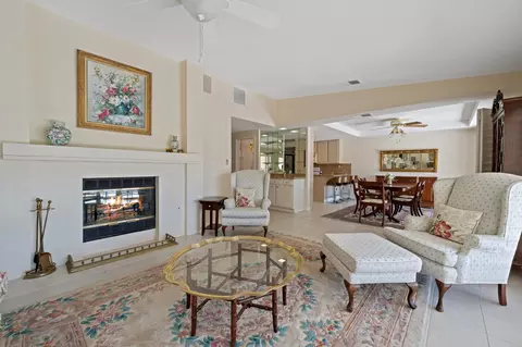 Living - 44 Maximo Way, Palm Desert, CA 92260 photo 3 of 4
