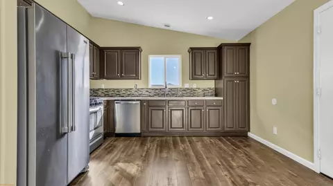 Kitchen - 1289 Avalon Ave, Thermal, CA 92274 photo 2 of 2