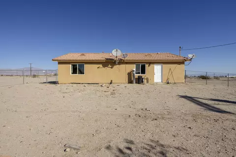 Exterior - 1289 Avalon Ave, Thermal, CA 92274 photo 4 of 6
