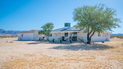 Exterior - 4999 Sungold Ave, Joshua Tree, CA 92252 photo 11 of 45