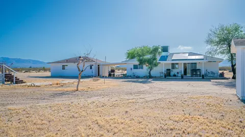 Exterior - 4999 Sungold Ave, Joshua Tree, CA 92252 photo 21 of 45
