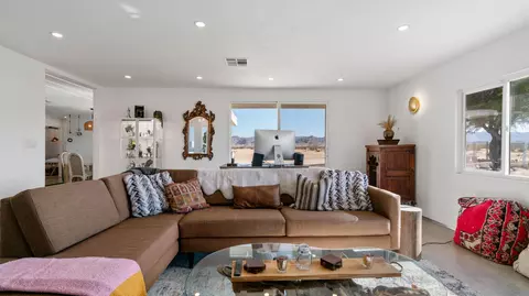Living - 4999 Sungold Ave, Joshua Tree, CA 92252 photo 5 of 5