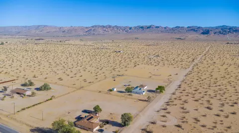 View/Area - 4999 Sungold Ave, Joshua Tree, CA 92252 photo 7 of 9