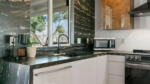 Kitchen - 4999 Sungold Ave, Joshua Tree, CA 92252 photo 4 of 12