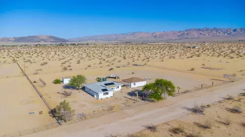 View/Area - 4999 Sungold Ave, Joshua Tree, CA 92252 photo 3 of 9