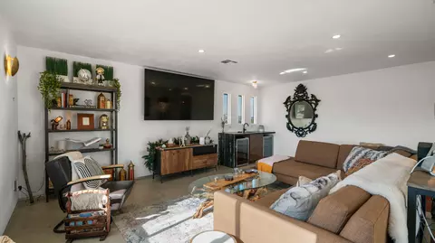 Living - 4999 Sungold Ave, Joshua Tree, CA 92252 photo 2 of 5